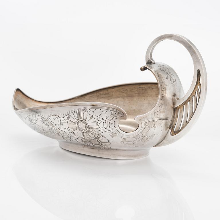 Kåsa, silver, 5:e Artellen, Moskva 1908-17. Längd 32 cm.