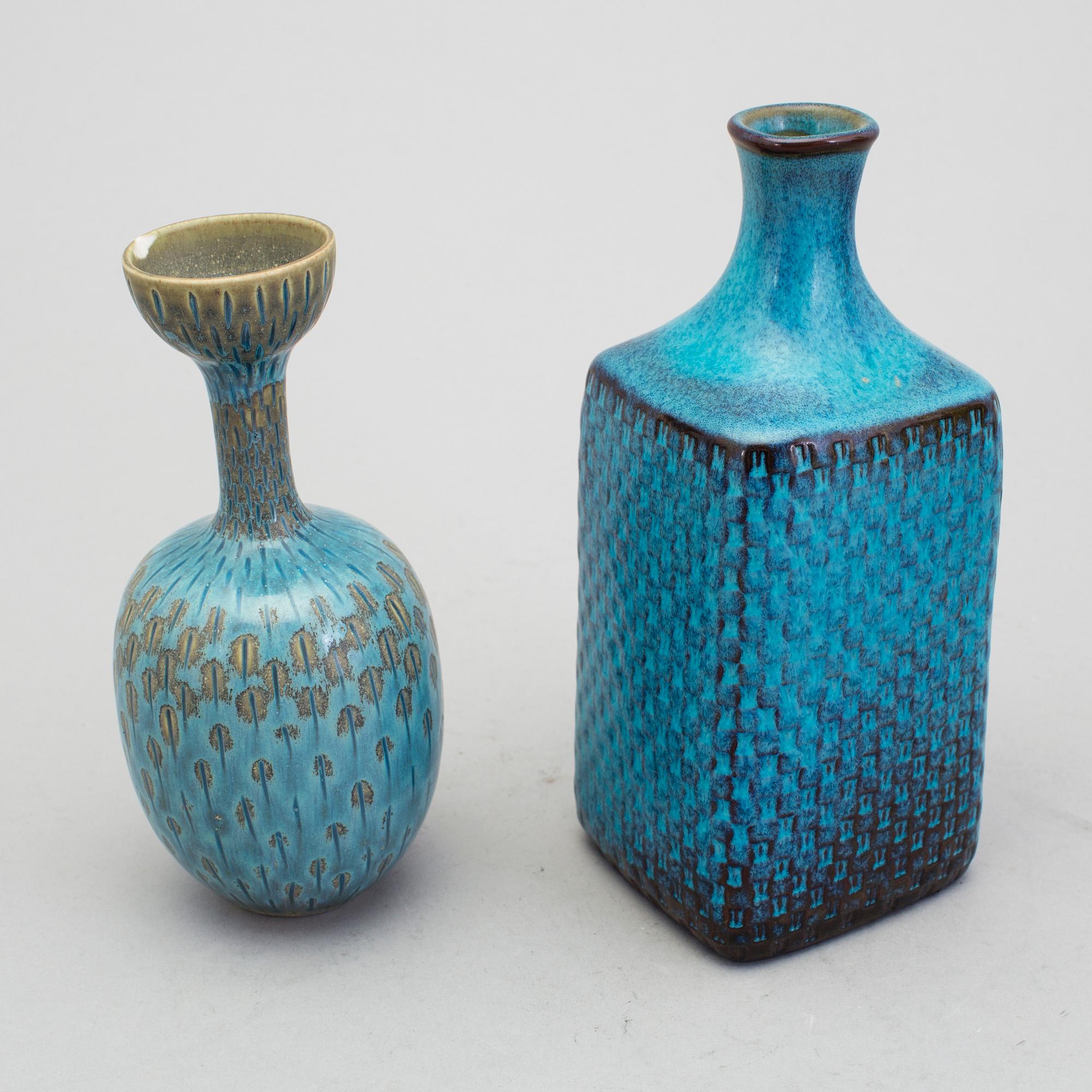 STIG LINDBERG, vaser 2 st, stengods, Gustavsberg, signerade med Gustavsberg Studiohanden.