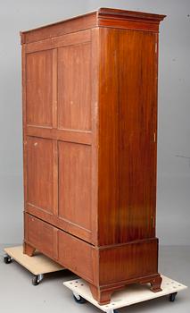 GARDEROB / SKÅP, England, 1900-talets första hälft.