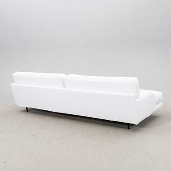 GamFratesi, soffa  "Flaneur 2,5-Seater Armrest" för Gubi 2019.