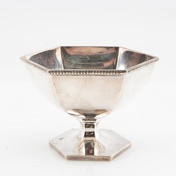 A Stowell & Co bowl on foot sterling silver United Kingdom second half of the 20th century.