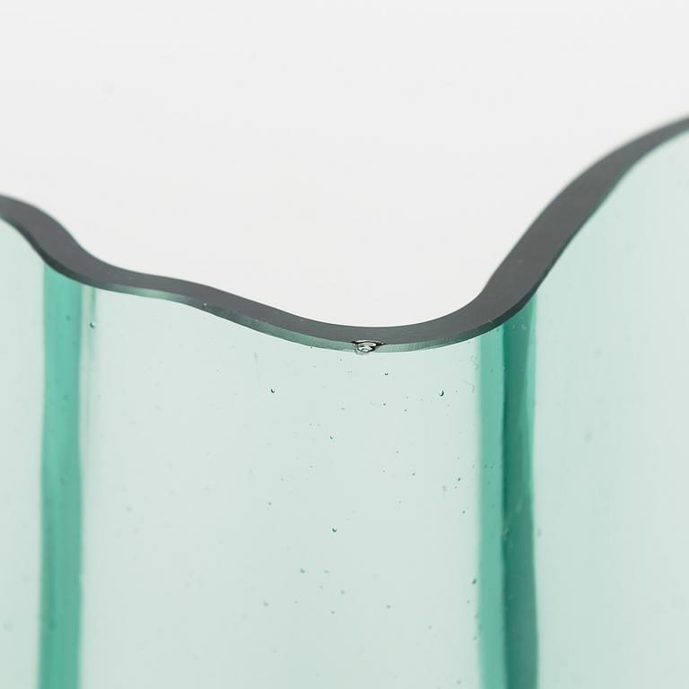Alvar Aalto, A '9750' vase Karhula Glassworks in production 1937-1949.