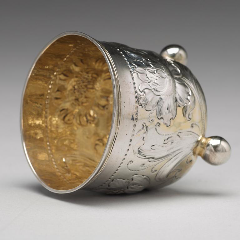 Hieronymus Peller, bägare på kulfötter, silver, Nürnberg (verksam 1662-1677/86). Barock.