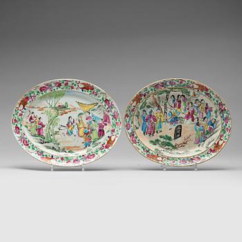 A pair of Canton famille rose serving dishes, Qing dynasty, 19th Century.