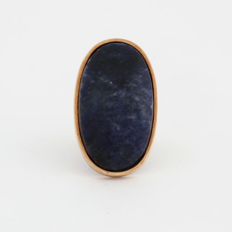 A sodalite ring by Anders Högberg, Göteborg, 1989.