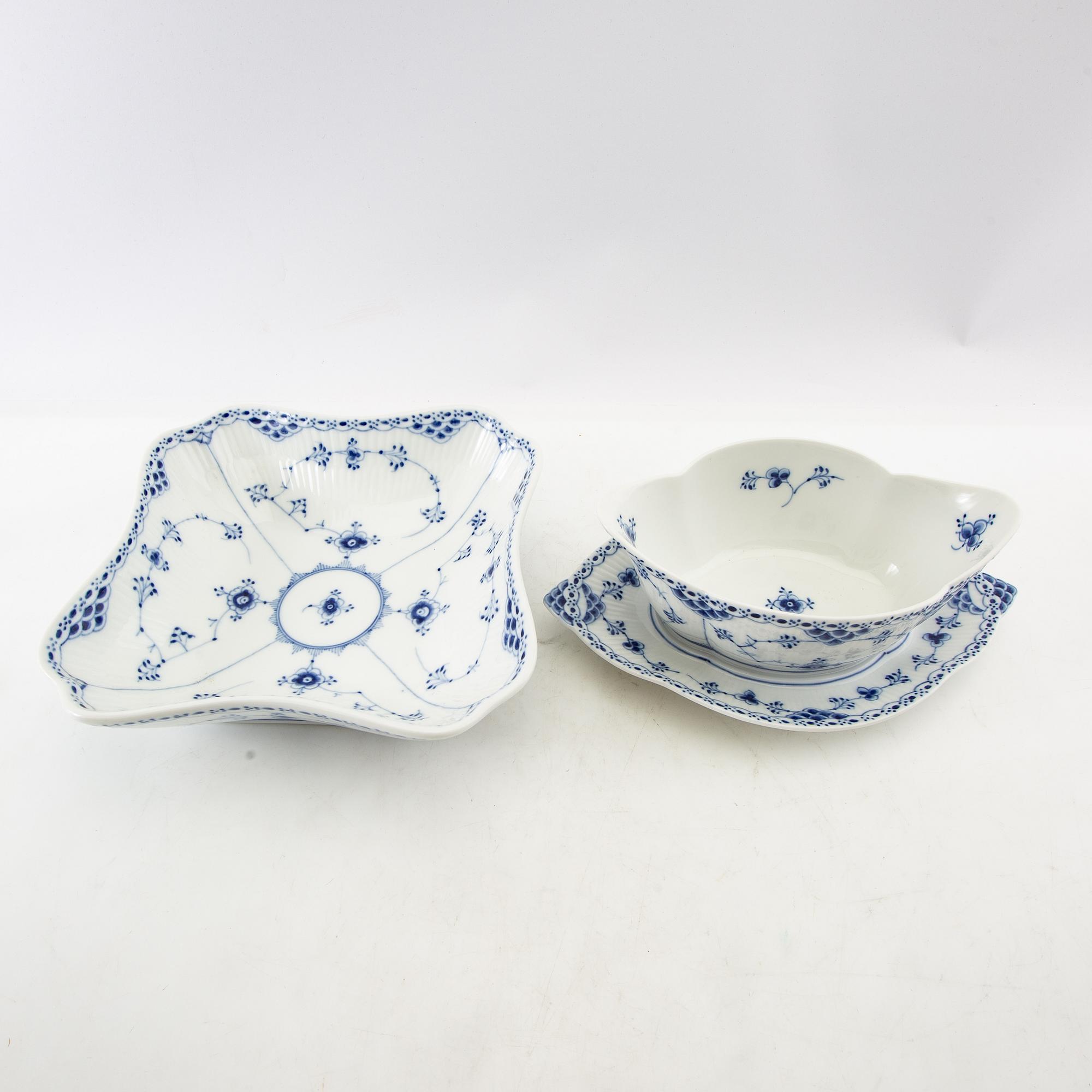 Royal Copenhagen, servis, 92 delar, "Musselmalet halvblonde" , Royal Copenhagen, Danmark.