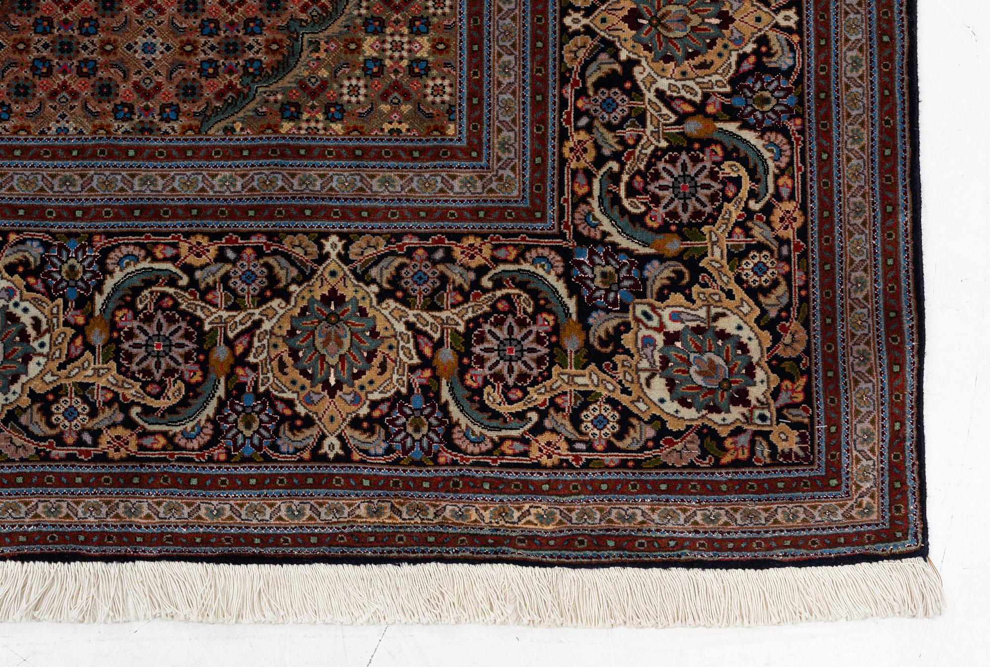 Matta, Täbriz, ca 330 x 260 cm.