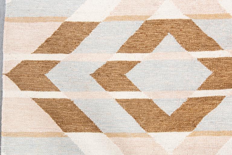 A flat weave carpet ca 240 x 170 cm.