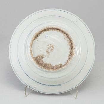 A blue and white dish, Mingdynasty (1368-1644).