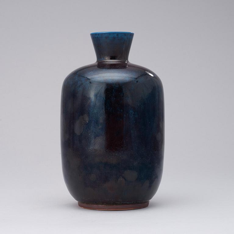 A Berndt Friberg stoneware vase, Gustavsberg Studio 1969.