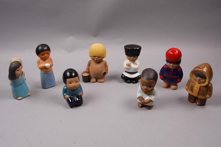 FIGURINER, 8 st, stengods, "All världens barn", Lisa Larson.