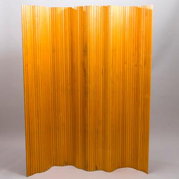 ALVAR AALTO, SKÄRM, Artek, 1900-talets mitt. Ca 180x170 cm.