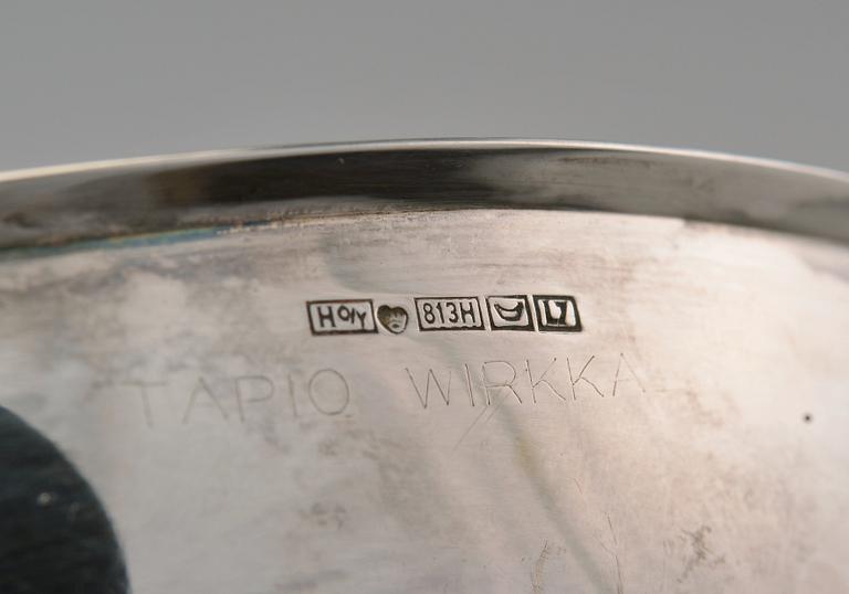 Tapio Wirkkala, A PAIR OF DISHES, silver 813, Hopeatehdas Oy 1964, gilded inside, and silver 913, signed TW, Kultakeskus 1960.