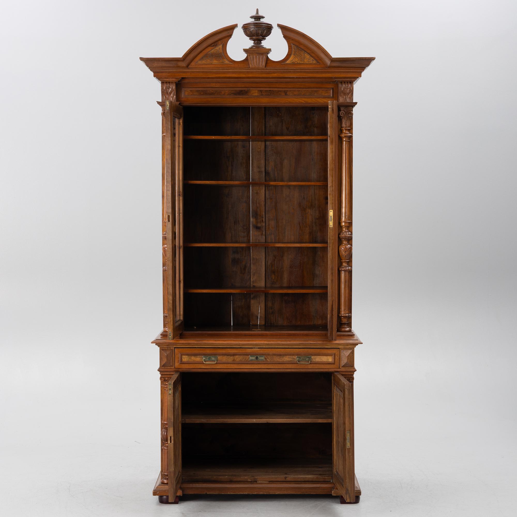 Bokskåp, nyrenässans, omkring 1900.