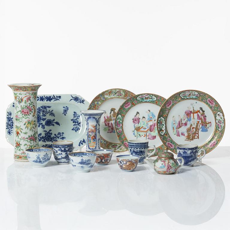 A set of fourteen Chinese porcelain pieces, Qing dynasty, 18th-19th Century.