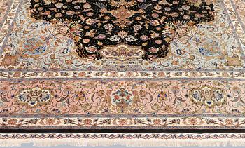 Matta, Täbris, part silk, s.k. 70 Radj, ca 350 x 250 cm.