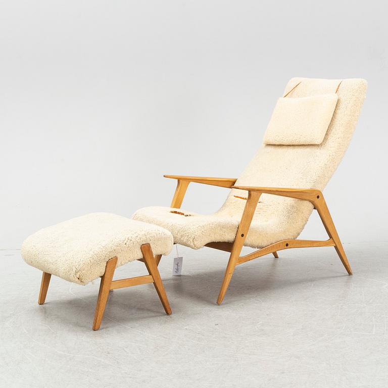 A 'Siesta' lounge chair and foot stool from JIO-möbler, 1960's.