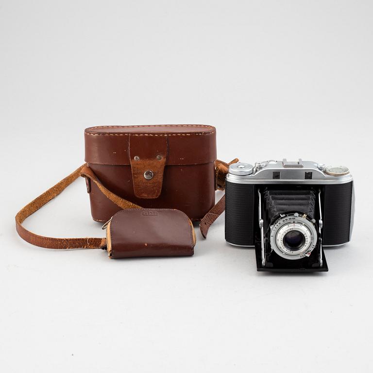 Agfa Isolette III, chrome, 6 x 6 cm.