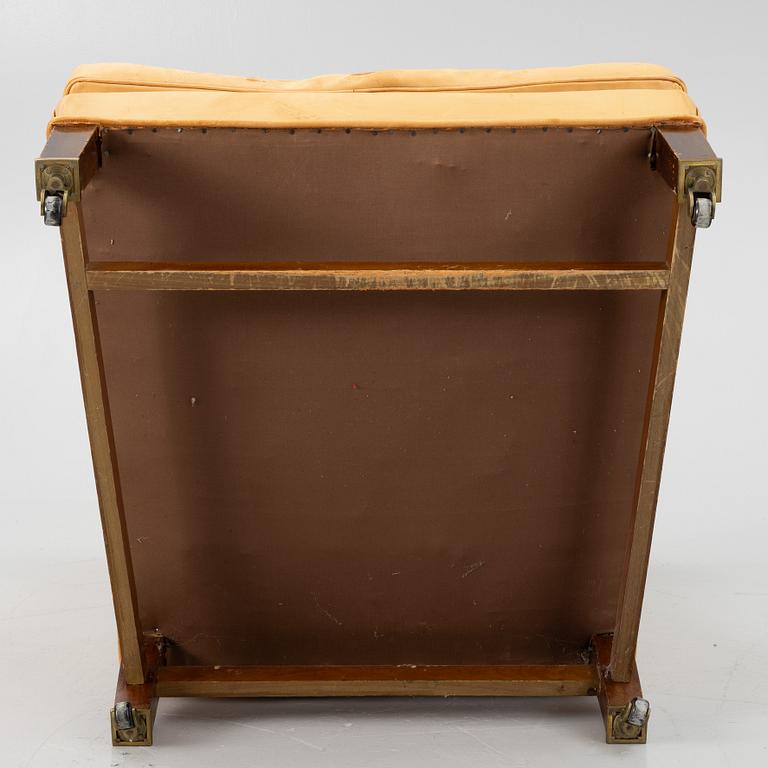 Öronlappsfåtölj, 1900-talet.