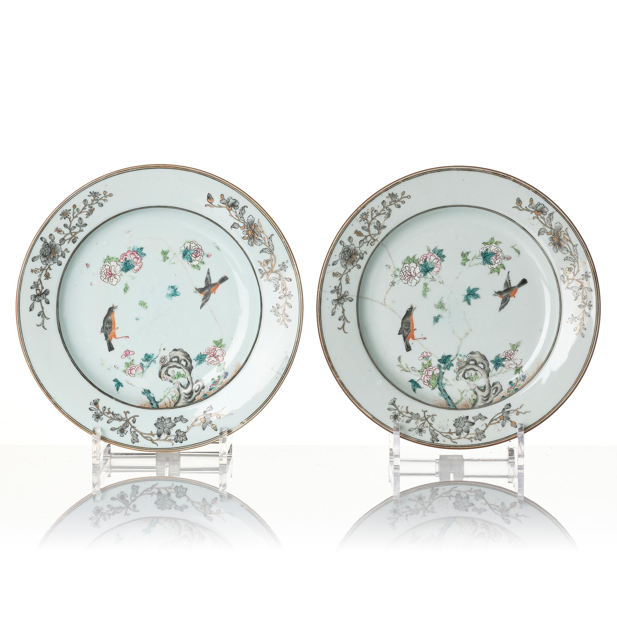 A large Chinese famille rose grisaille dish and a pair of plates, Qing dynasty, Yongzheng (1723-35).