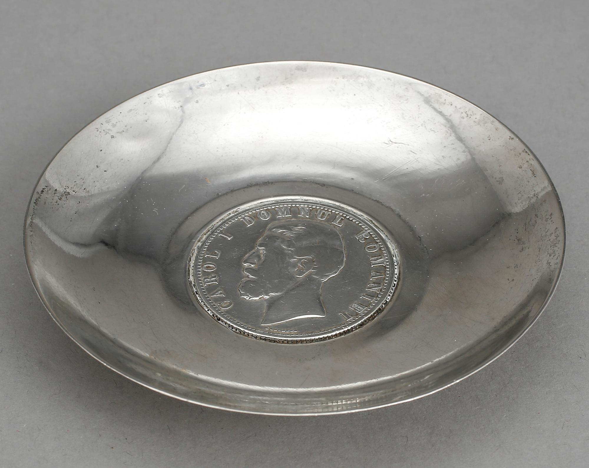 PARTI SILVER, 5 delar, mestadels Sverige, bla vodkabägare Polen 1900-talets första hälft.1800-1900-tal. Vikt ca 312 g.
