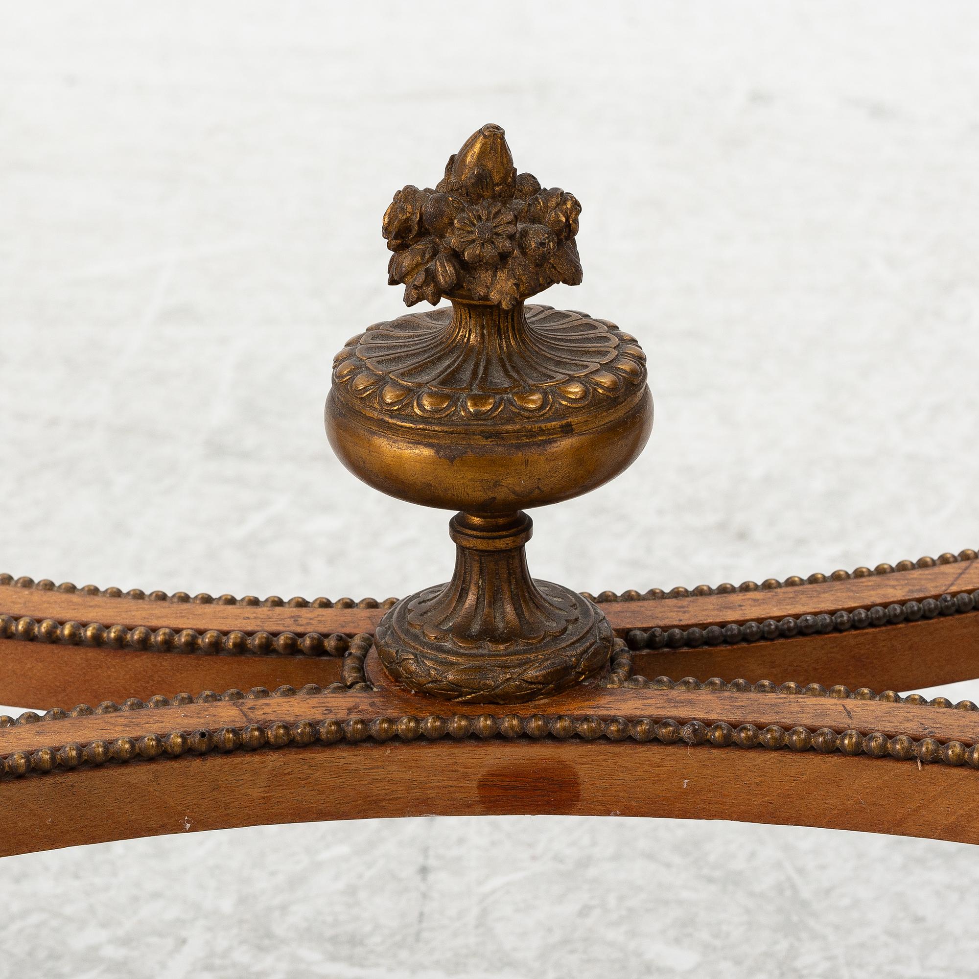 Salongsbord, Louis XVI-stil, 1800-talets andra hälft.