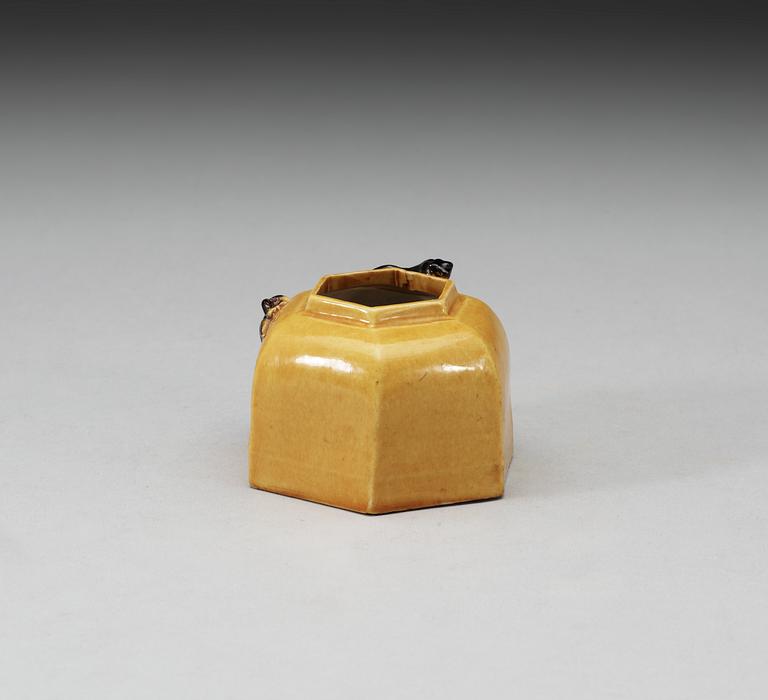 A yellow and brown glazed brush washer with curling dragon, Qing dynasty, 19th Century, with Xuande four character mark.