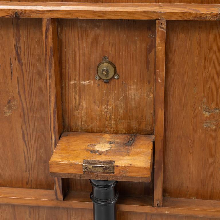 Drop-leaf table, first half of the 19th century.