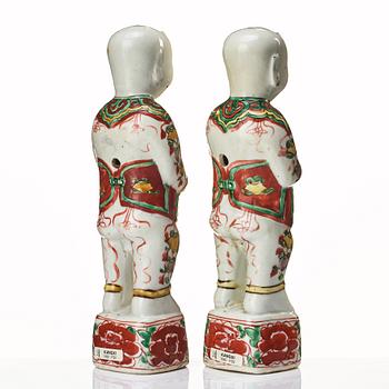Figuriner, ett par, porslin. Qingdynastin, Kangxi (1662-1722).