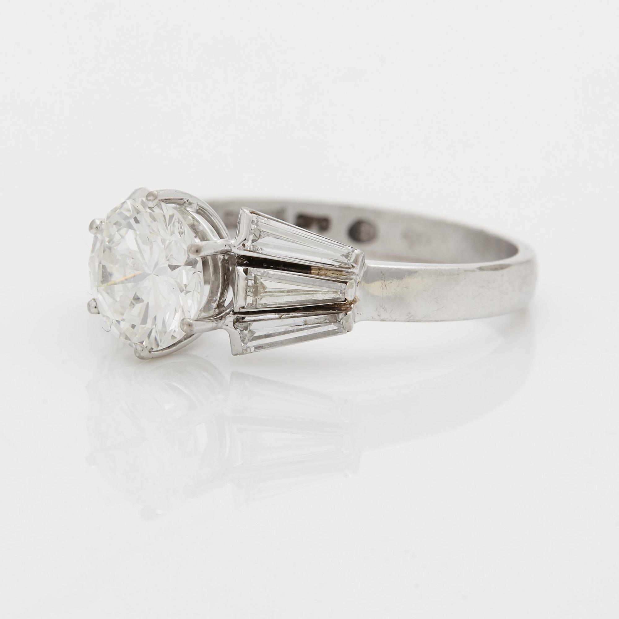 A RING set with a brilliant-cut diamond.