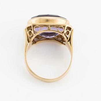 Ring 18K gold with faceted amethyst.