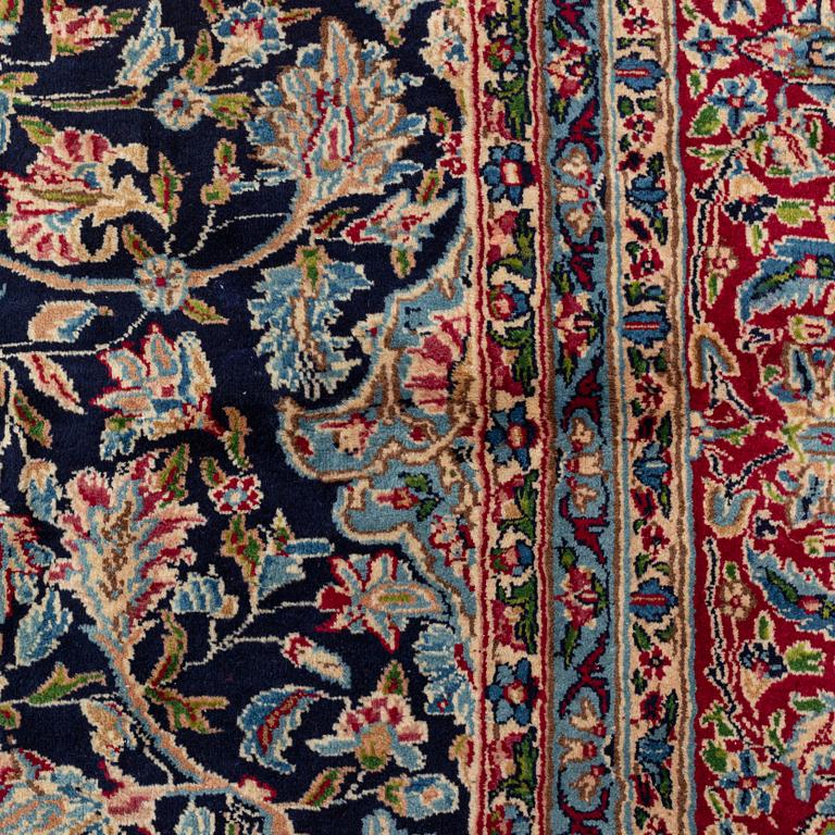 Matta, Kirman, signerad  Rasid Farrokhi ca 365 x 297 cm.