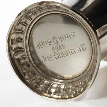Bägare, 2 st, silver, KG Markströms Uppsala 1917 resp GAB Stockholm 1939.