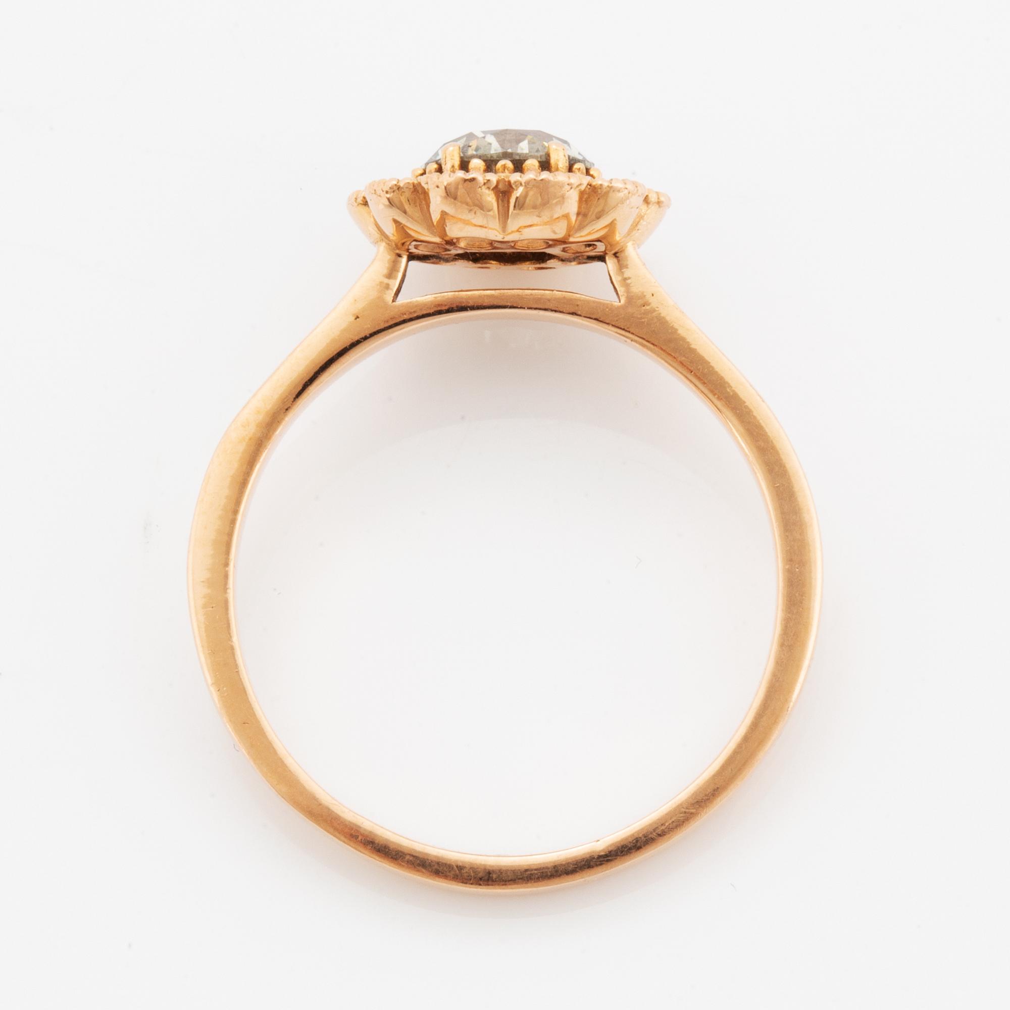 Ring, med färgbehandlad ljusgrön briljantslipad diamant och diamanter.