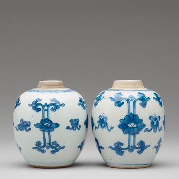 Two blue and white tea caddies, Qing dynasty, Kangxi (1662-1722).