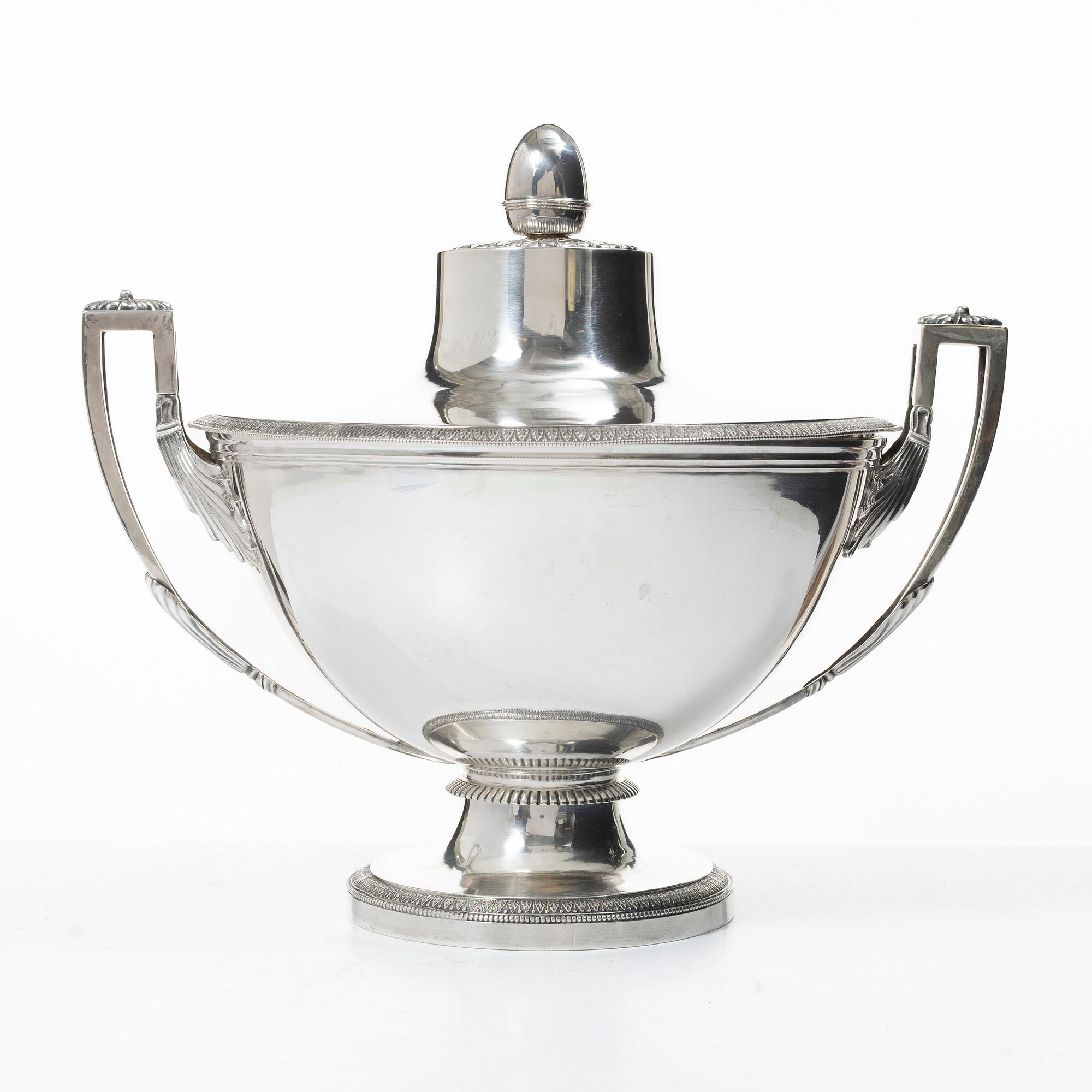 A Swiss silver tureen with lid, mark of Bossard & Sohn, 20th Century.