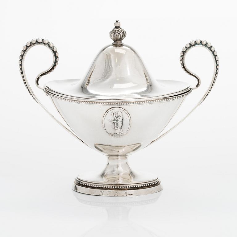 A Gustavian silver sugar bowl, maker's mark of Petter Törnqvist, Hämeenlinna, Finland 1789.