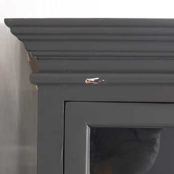 Vitrinskåp, 1900-talets senare del.