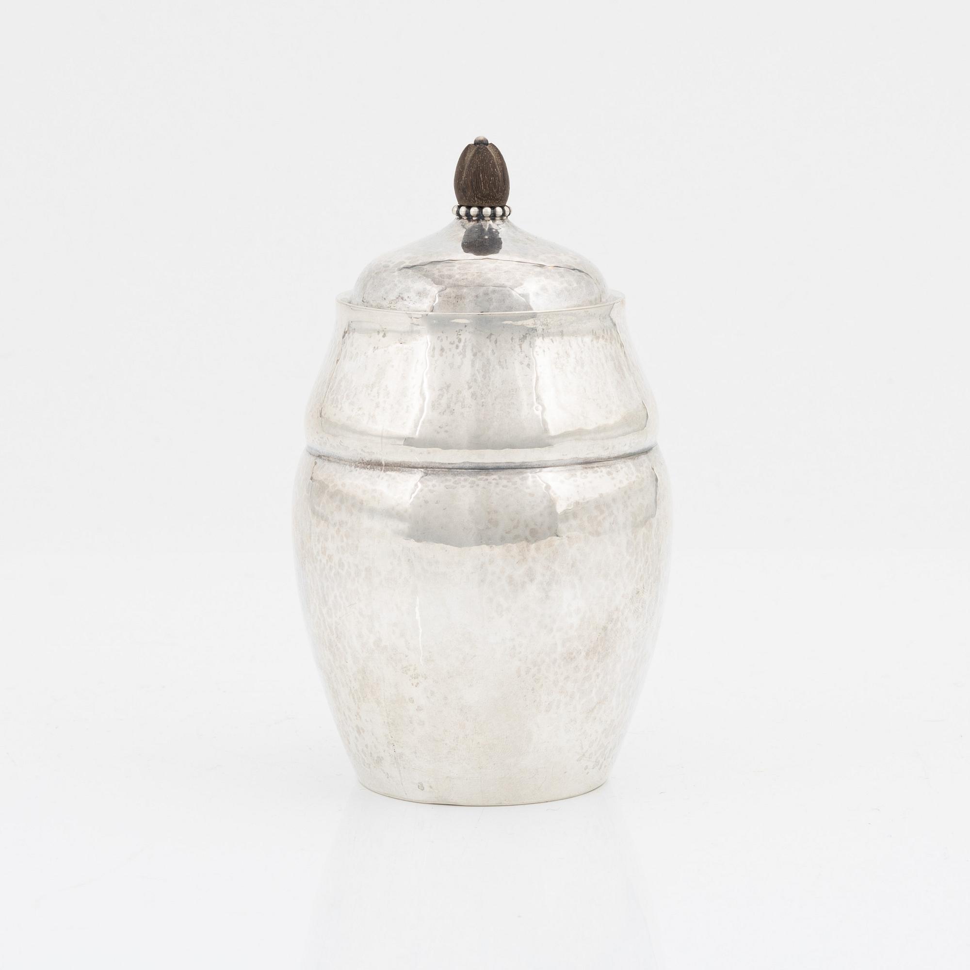 Georg Jensen, tedosa med lock, modell 38, sterlingsilver, 1919- ca 1927.