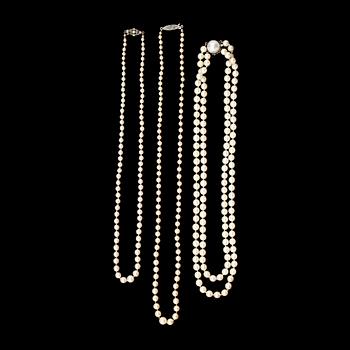 COLLIER, 3 st, odlade pärlor, lås i silver.