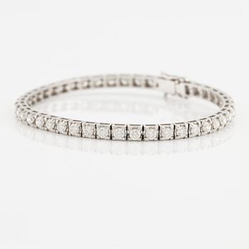 Tennis bracelet with brilliant-cut diamonds, including HRD report.