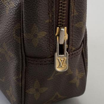 A Louis Vuitton "Trousse Toilette 23" toilet bag.