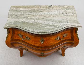 BYRÅ, rokokostil, 1900-talets mitt.