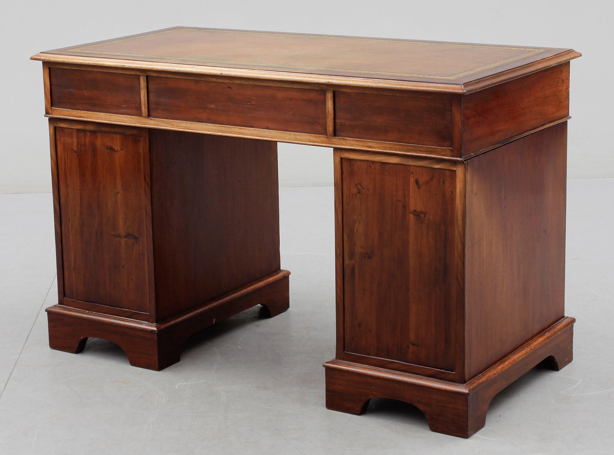 SKRIVBORD, England, omkring sekelskiftet 1900.