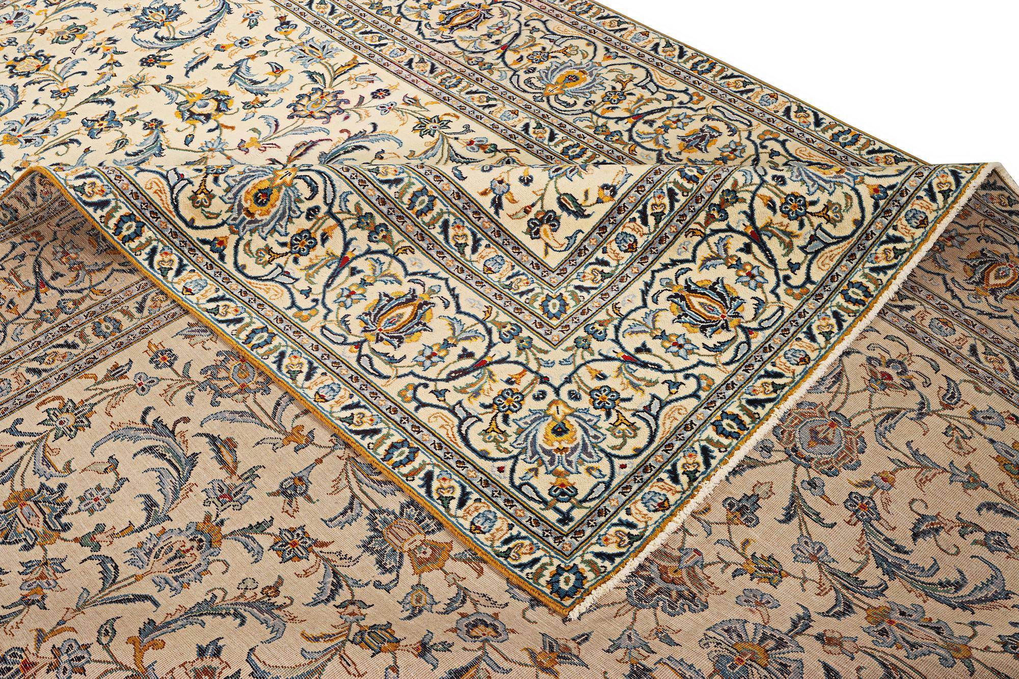 Matta, Keshan, ca. 398 x 287 cm.