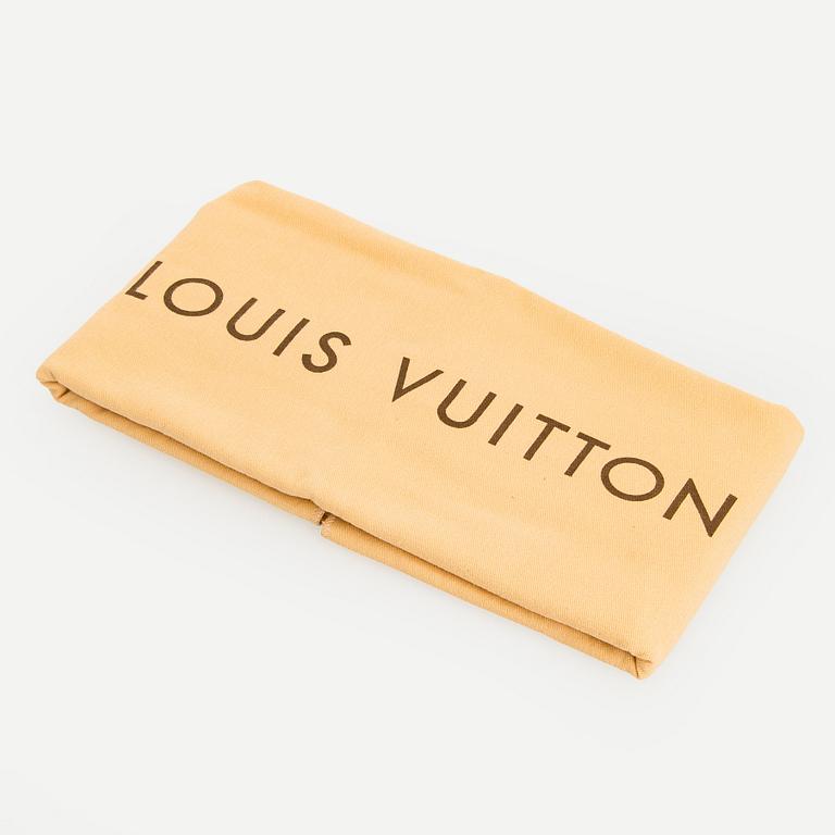 Louis Vuitton, a Monogram Canvas 'Artsy GM' bag.