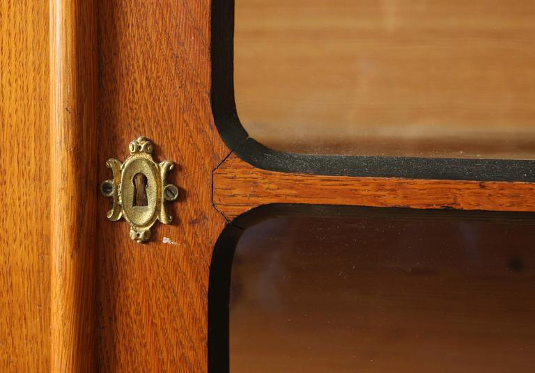 BOKSKÅP, omkring 1900.