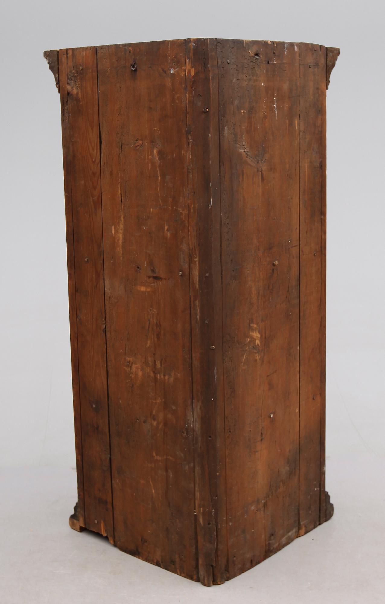 HÖRNSKÅP, allmoge, 1700-tal.