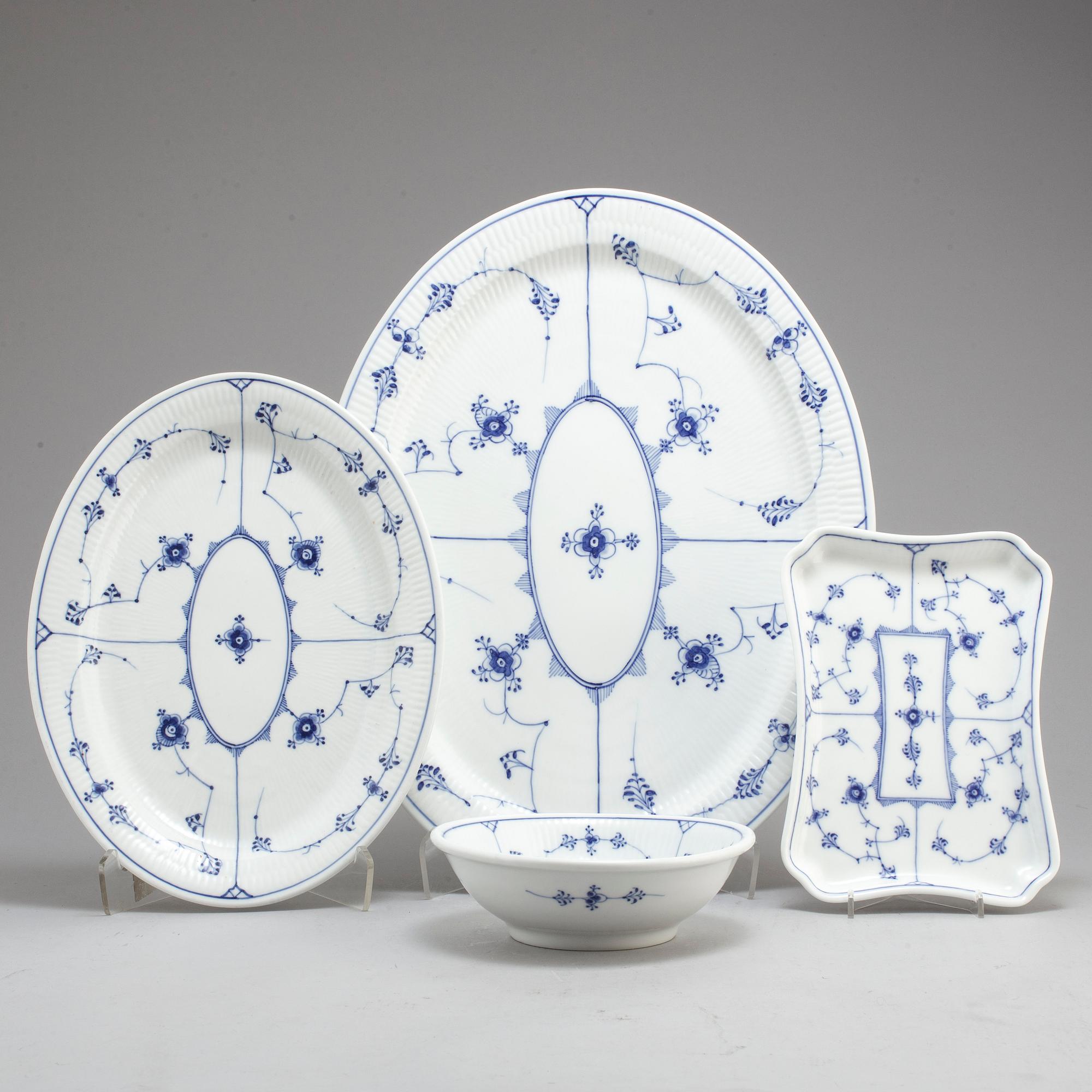 ROYAL COPENHAGEN, servis, 55 delar. "Musselmalet".