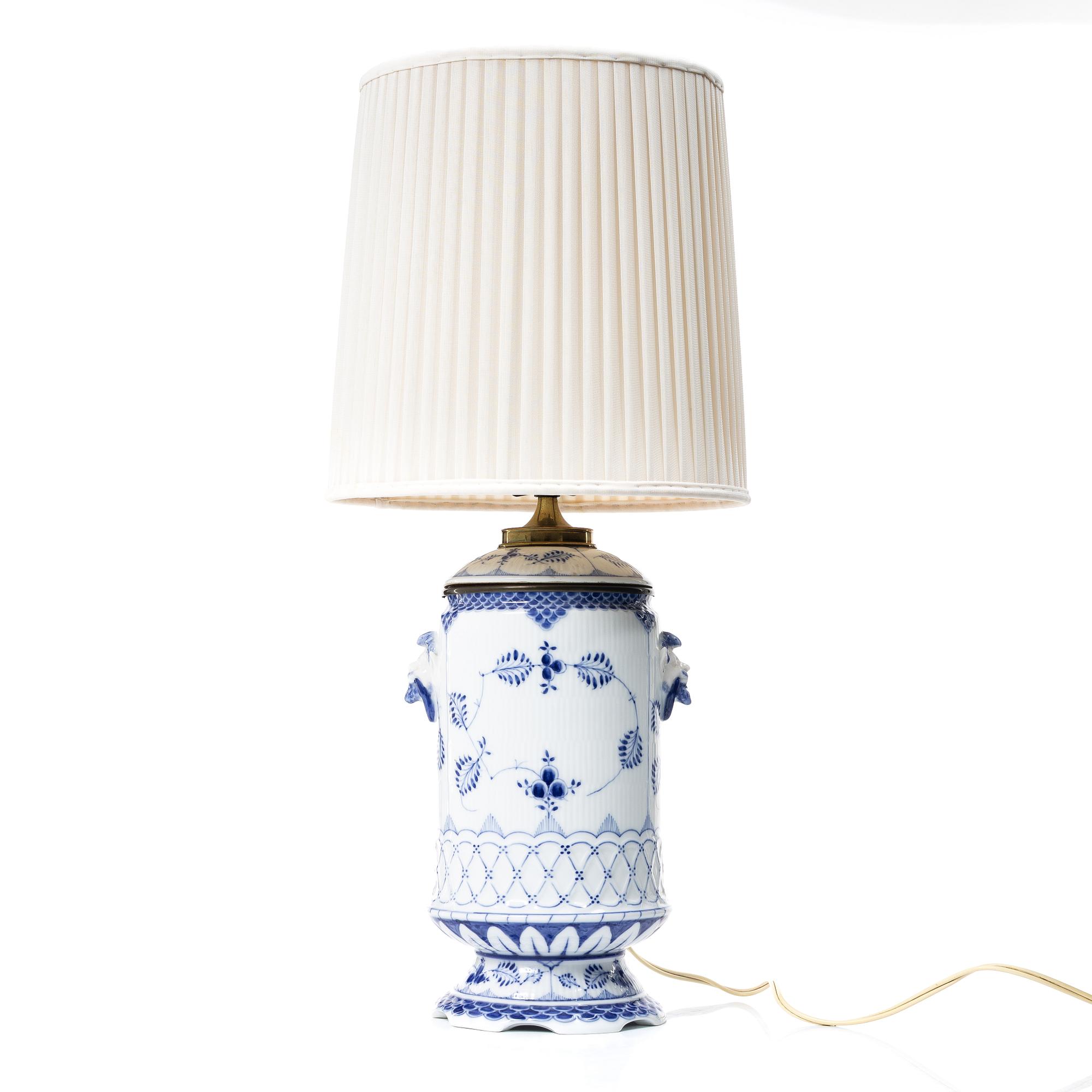 Royal Copenhagen, bordslampa, porslin, "Musselmalet", 1894-1900, Danmark.